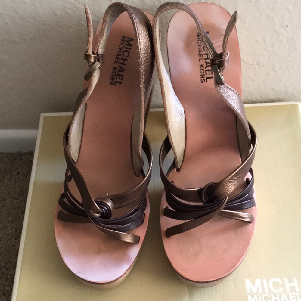 Michael-Michael Kors wooden heel. - Picture 2 of 7